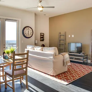 Uptown 1 Bedroom Apt With Balcony By Frontdesk Apartment