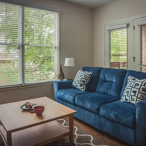 Studio And 1br Apts By Frontdesk Apartment